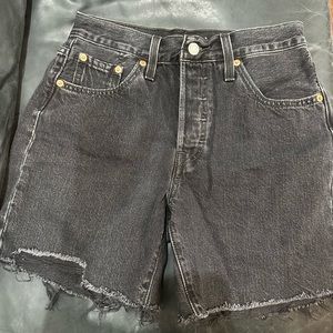 levi’s 501 shorts size 25